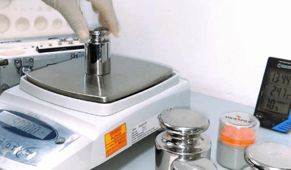 Calibración de báscula tallimetro